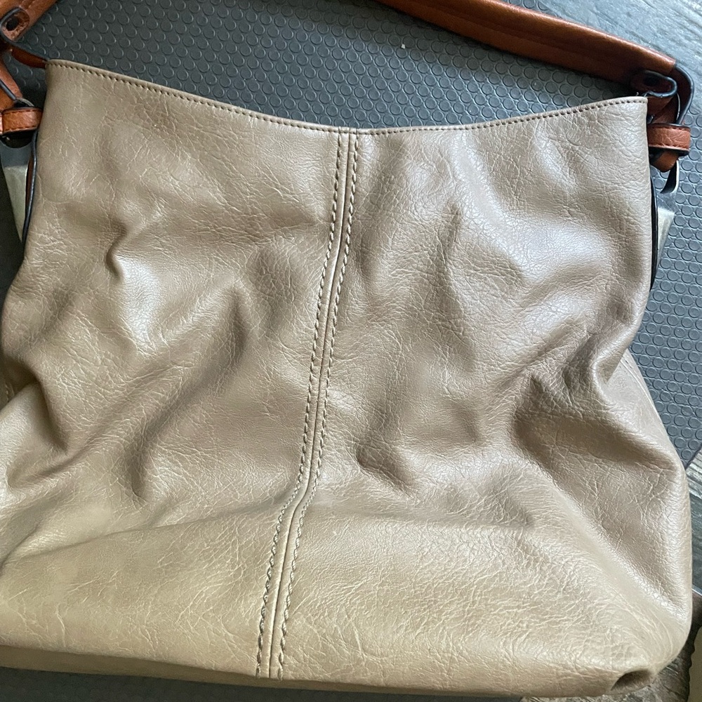 Elegant Tan Leather Shoulder Bag